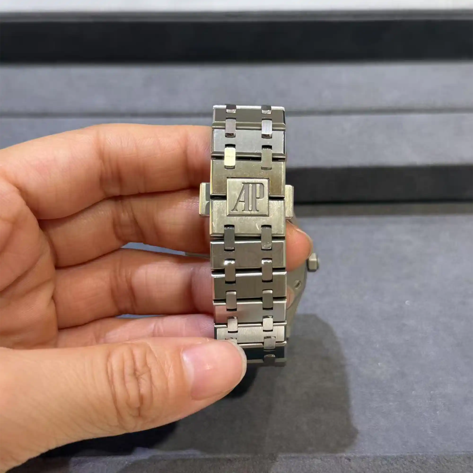 Audemars Piguet Royal Oak Quartz Silver Dial Diamond Bezel 67651ST.ZZ.1261ST.01 - Pre-owned