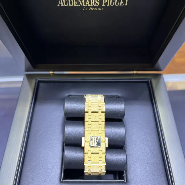 Audemars Piguet Royal Oak Frosted Gold Sunburst Dial 37 Yellow Gold 15550BA