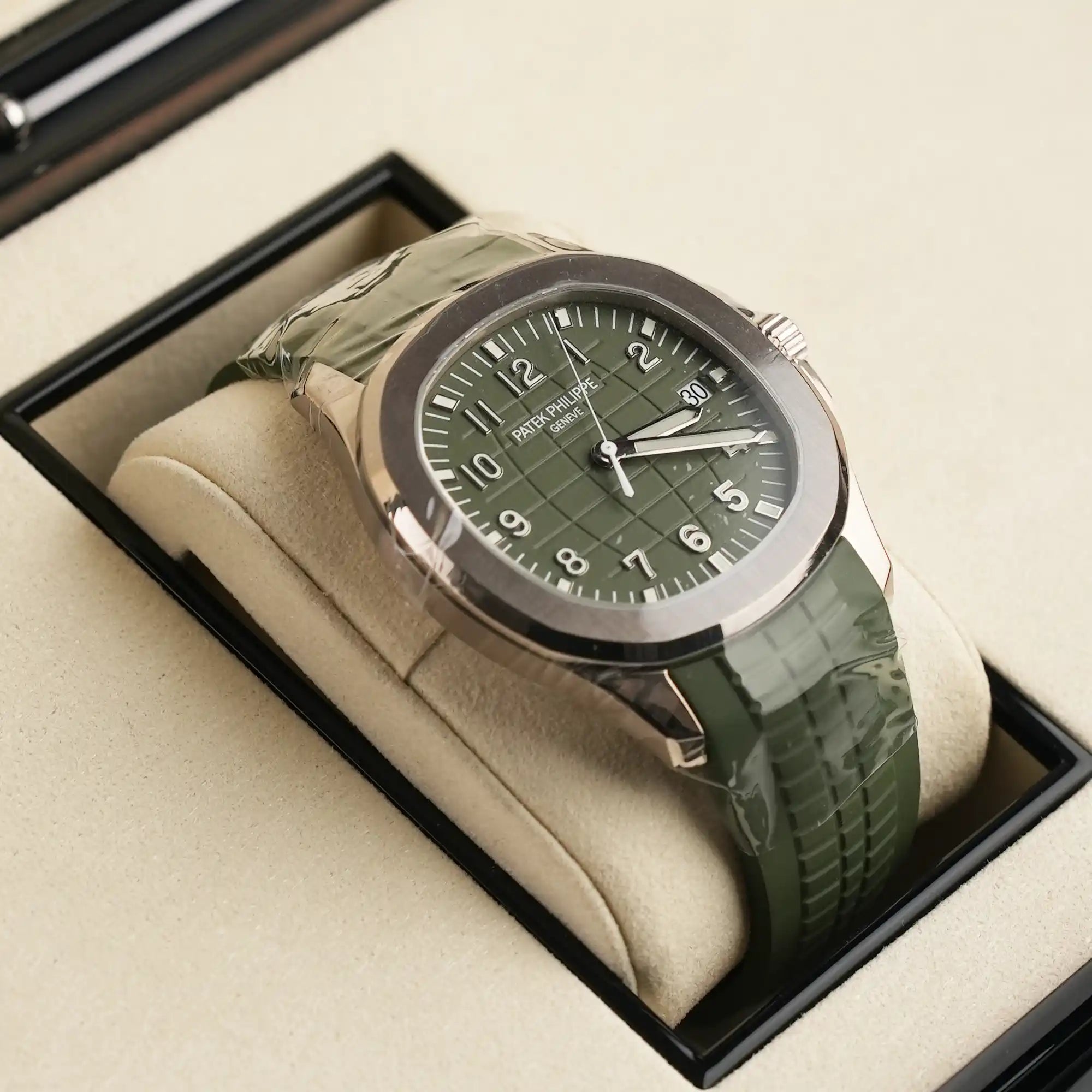 Patek Philippe Aquanaut Khaki Green 5168G-010