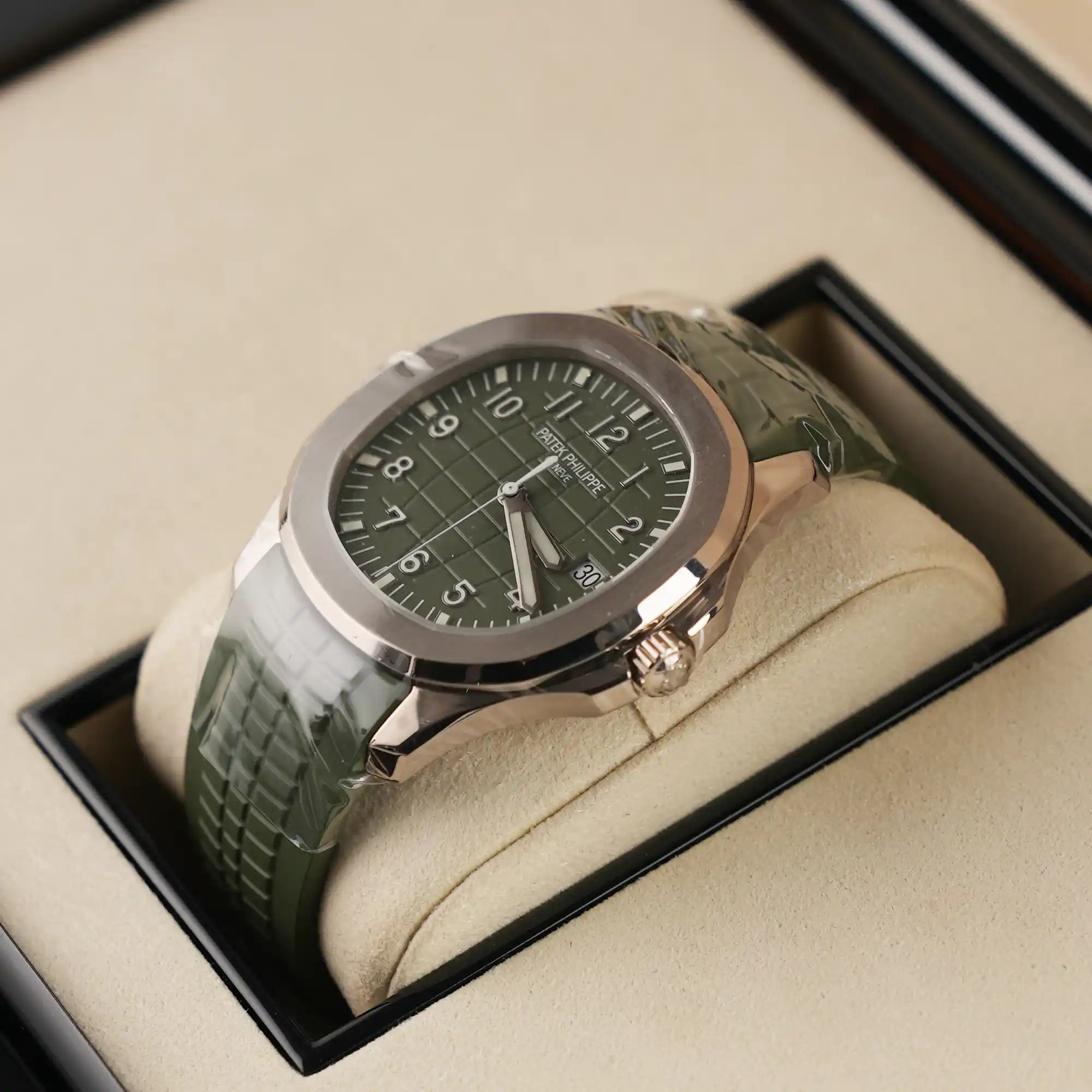 Patek Philippe Aquanaut Khaki Green 5168G-010
